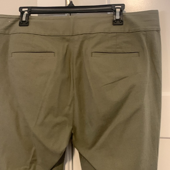 Loft cotton army green pants - Picture 3 of 3